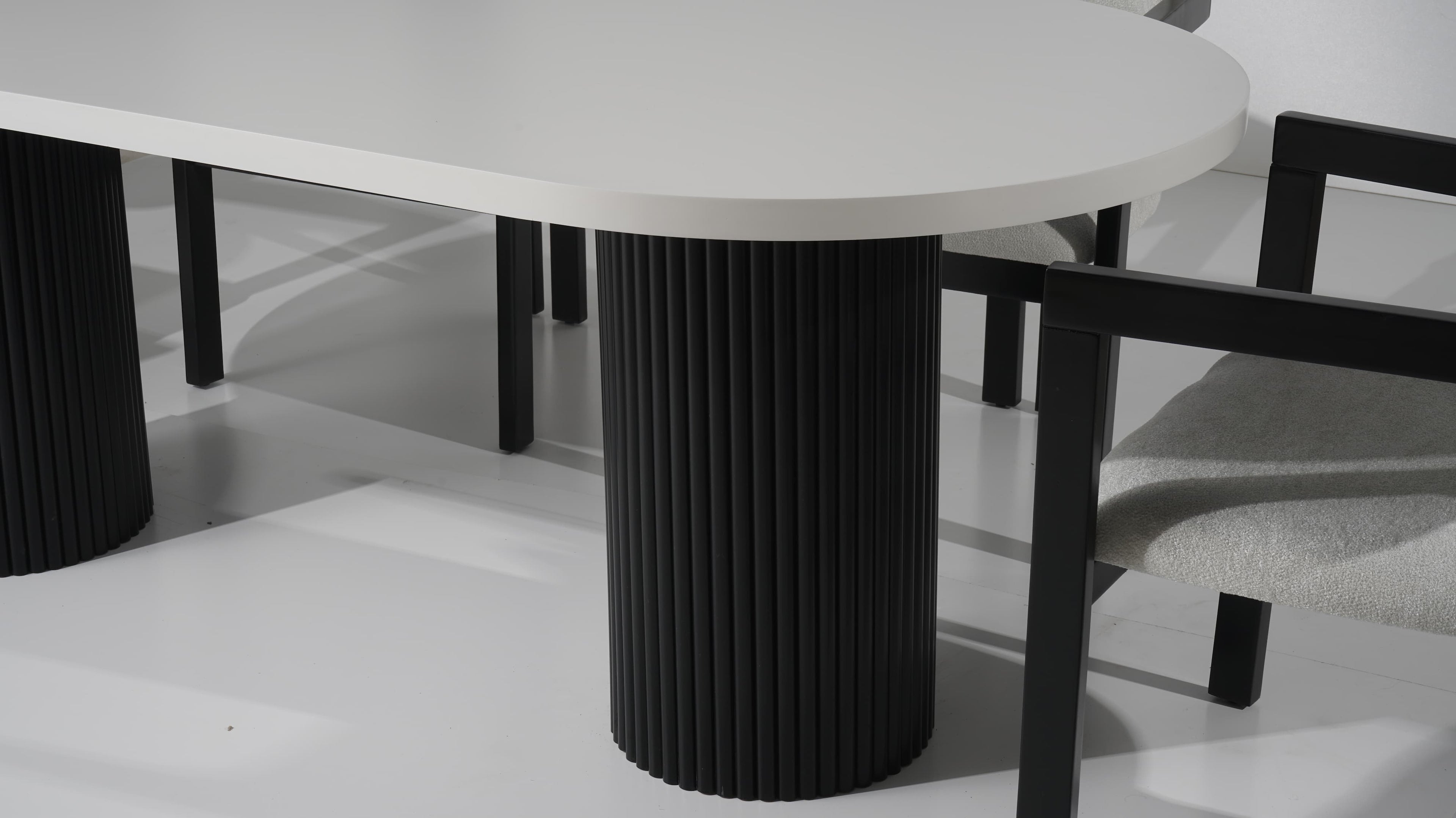 Heritage White/Black Dining Table